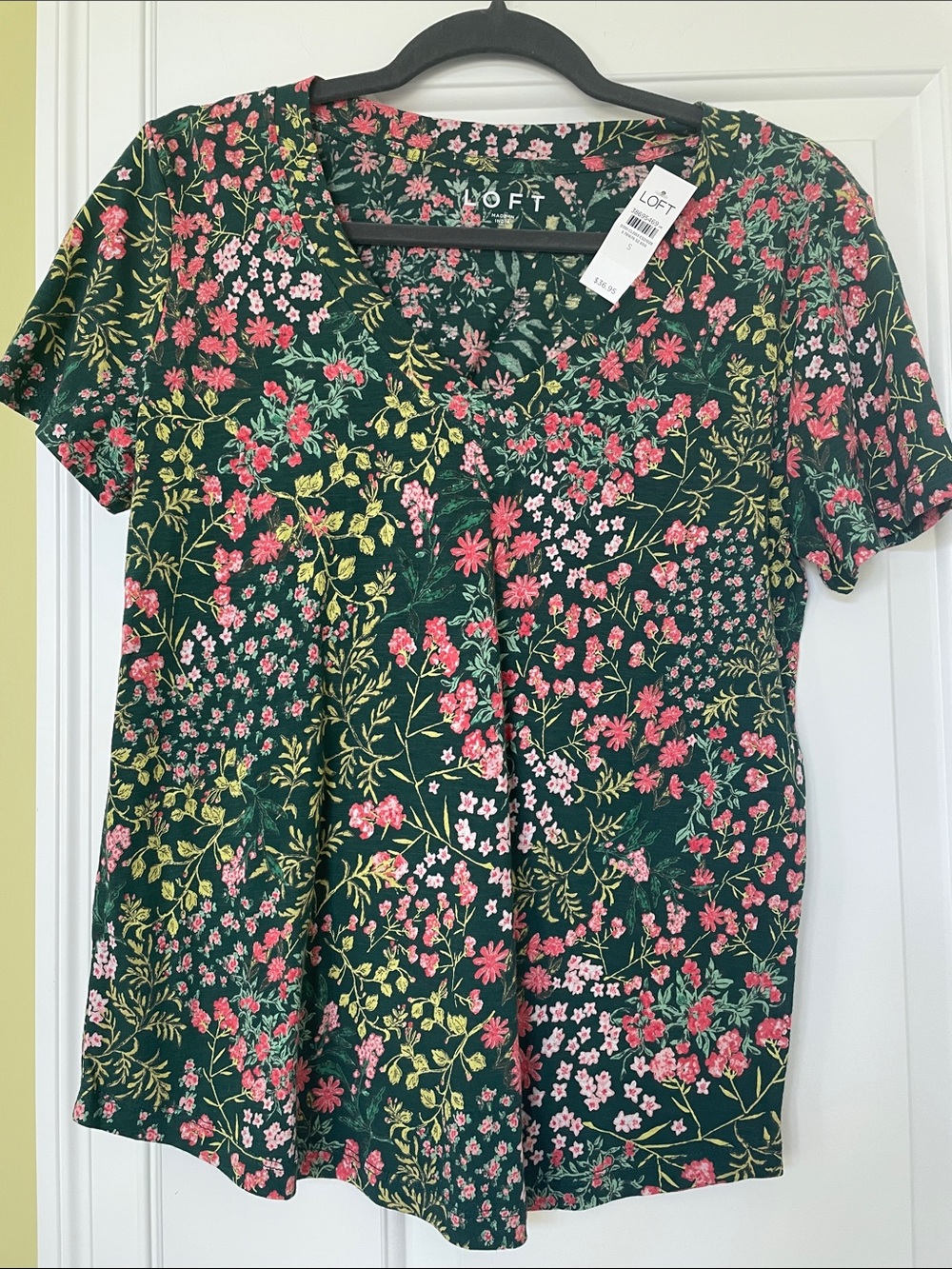 LOFT Dark Green Floral V-Neck Short Sleeve Tee NWT